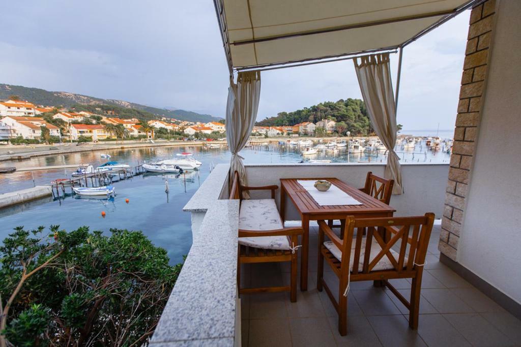 Apartmani Maris III Rab Town Extérieur photo